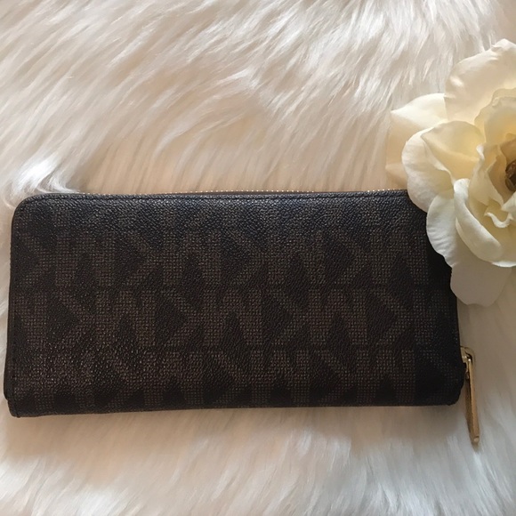 Michael Kors - Signature MK Logo Wallet - Picture 3 of 7